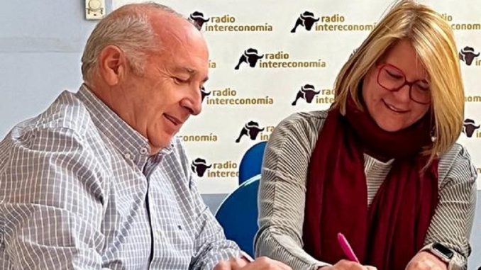 cristal desarrollando relé Intereconomía Valencia ficha a Silvia Soria para reforzar su programación  de Fin de Semana – Guia de la Radio